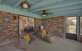 Quiet Relaxing Home - Close To Downtown & Beach 4Br-2Bt