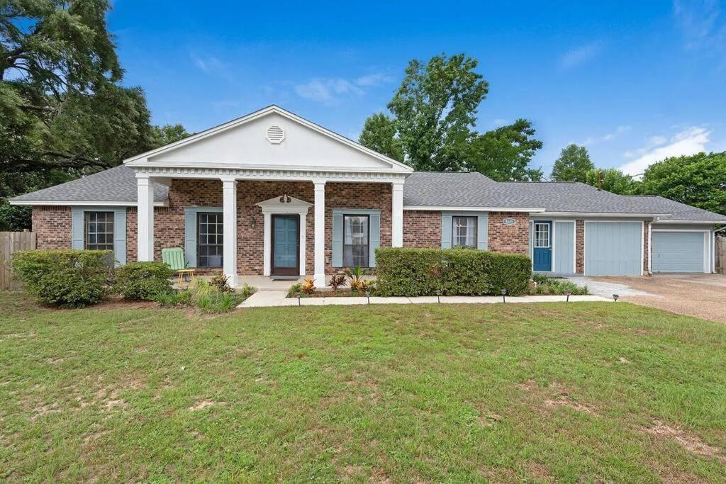 Quiet Relaxing Home - Close To Downtown & Beach 4Br-2Bt Pensacola Exterior photo